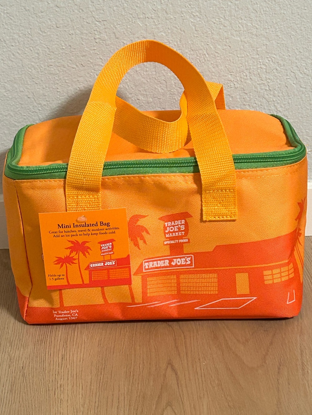 Trader Joe's Mini Insulated Lunch Bag in Bright Orange with Green Accents NEW - Picture 7 of 15